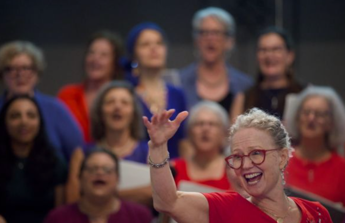 Singers performing together